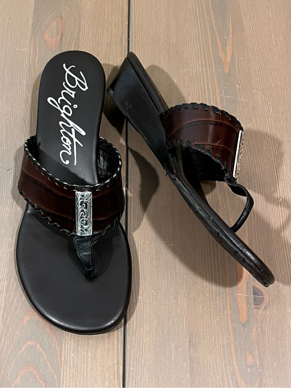 Brighton Lane Slide Thong Sandals Size 7 Brown Croc Leather Wedge Heel Classic